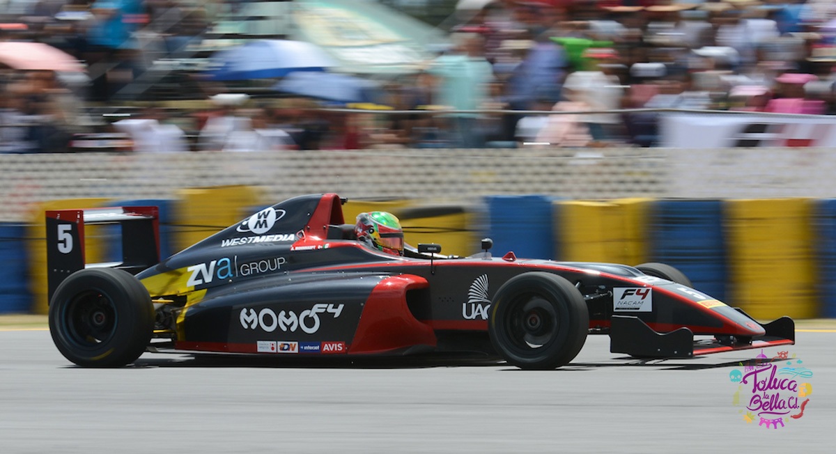 Piloto durante competición de Fórmula E