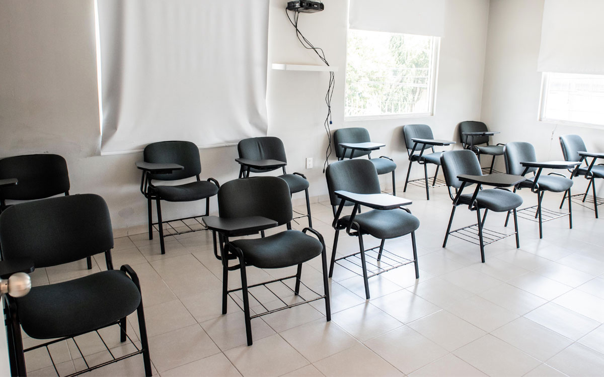 salon de clases vacio por suspensión en noviembre 2022