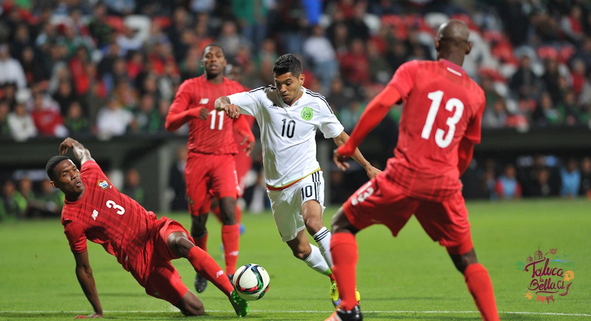 tecatito corona durante partido de la selección mexicana