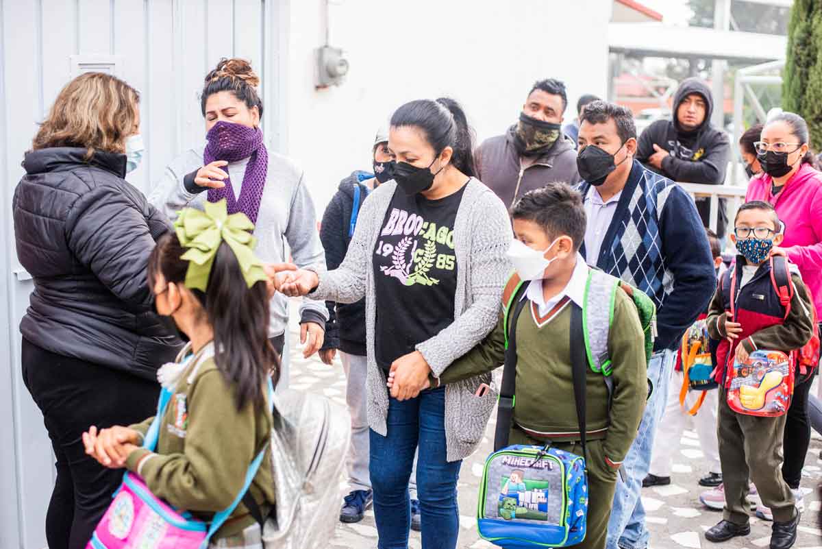 descansos de noviembre, alumnos y madres de familia se enteran de lo que dicta el calendario sep