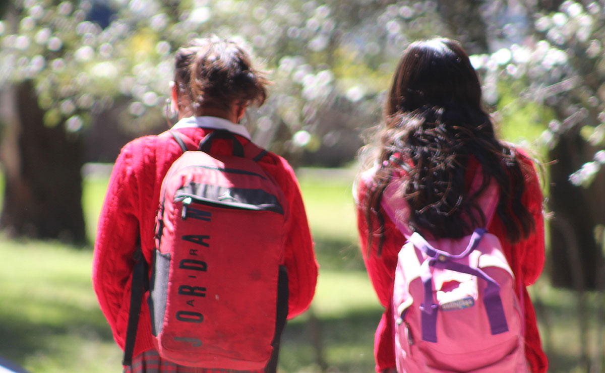 Niñas saliendo de vacaciones de diciembre