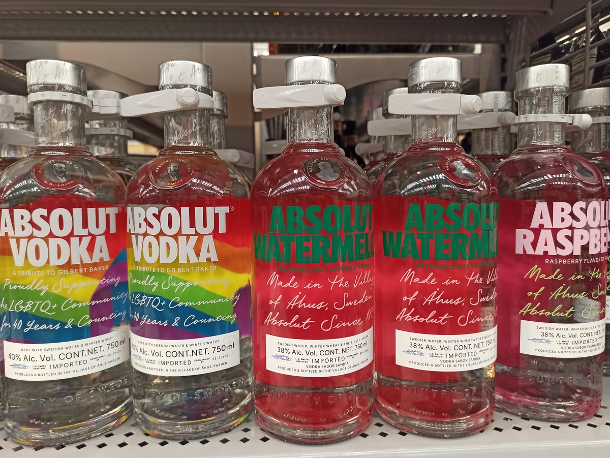 imagen de botellas por tema de si abusas del alcohol