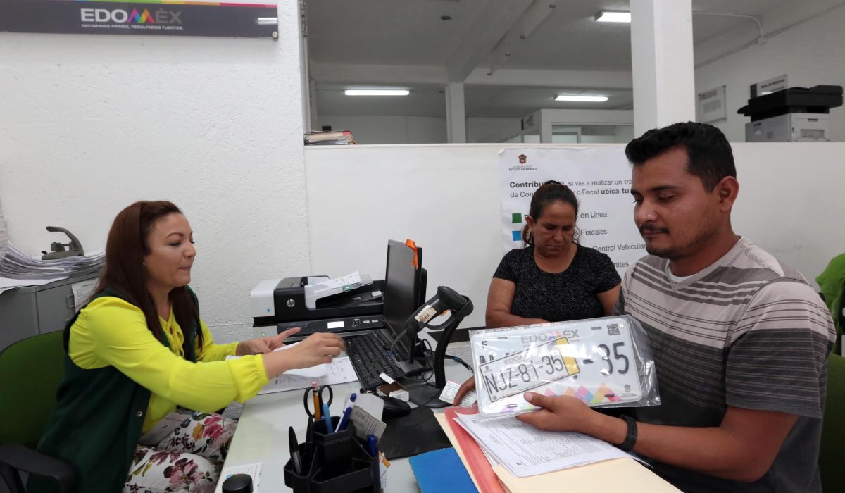 Costo de la multa por no realizar el cambio de placas en el EdoMéx  