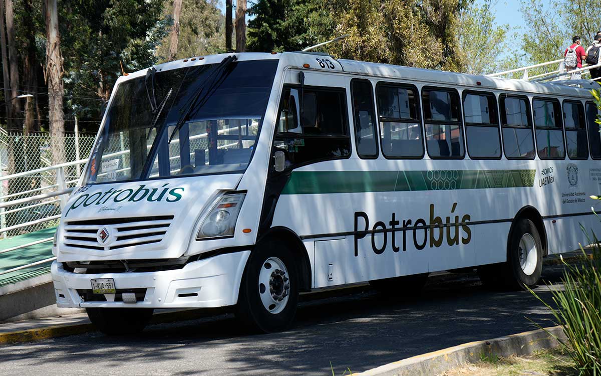 unidad potrobus estacionada en escuela uaemex