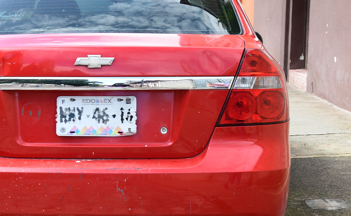 Vehículo con placas del Edomex