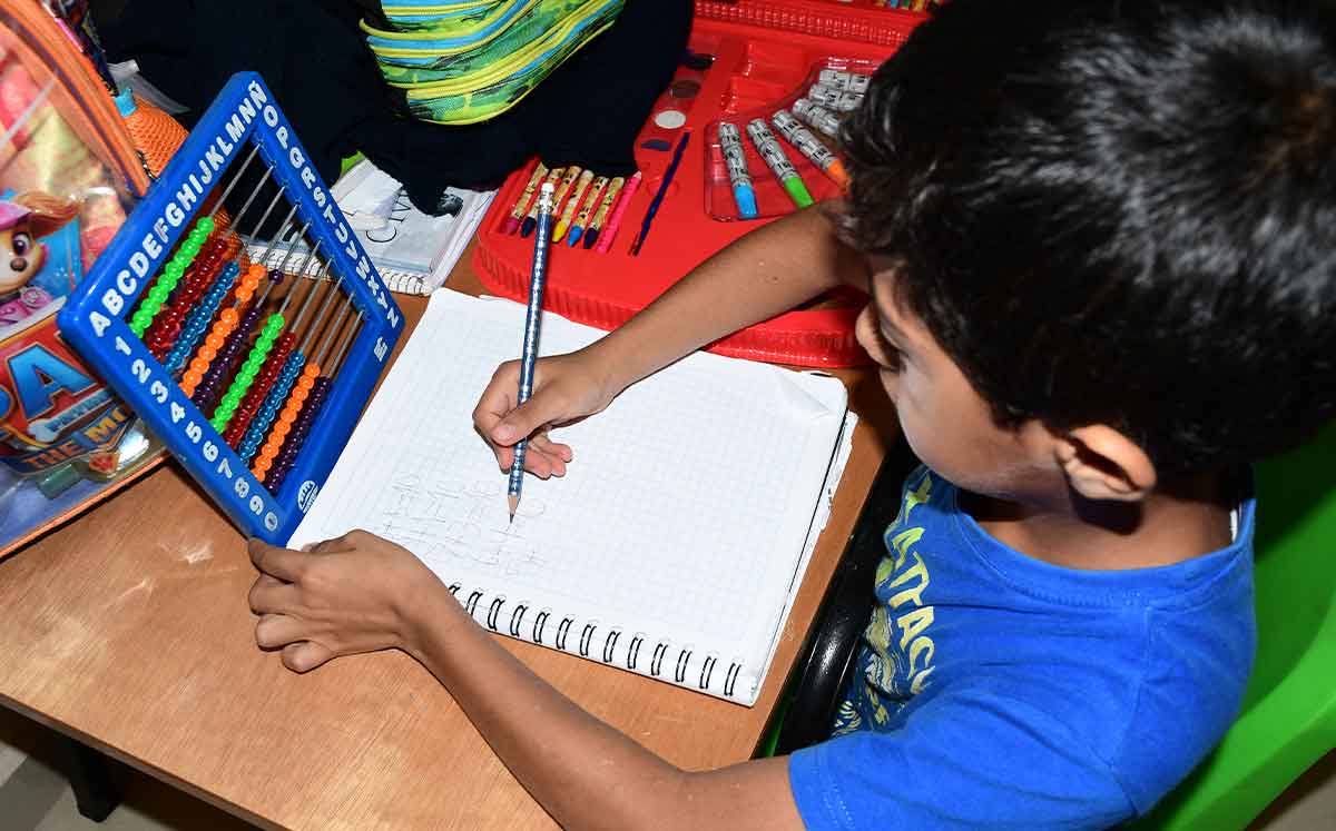 niño esperando periodo de preinscripciones sep 2023 a preescolar primaria y secundaria