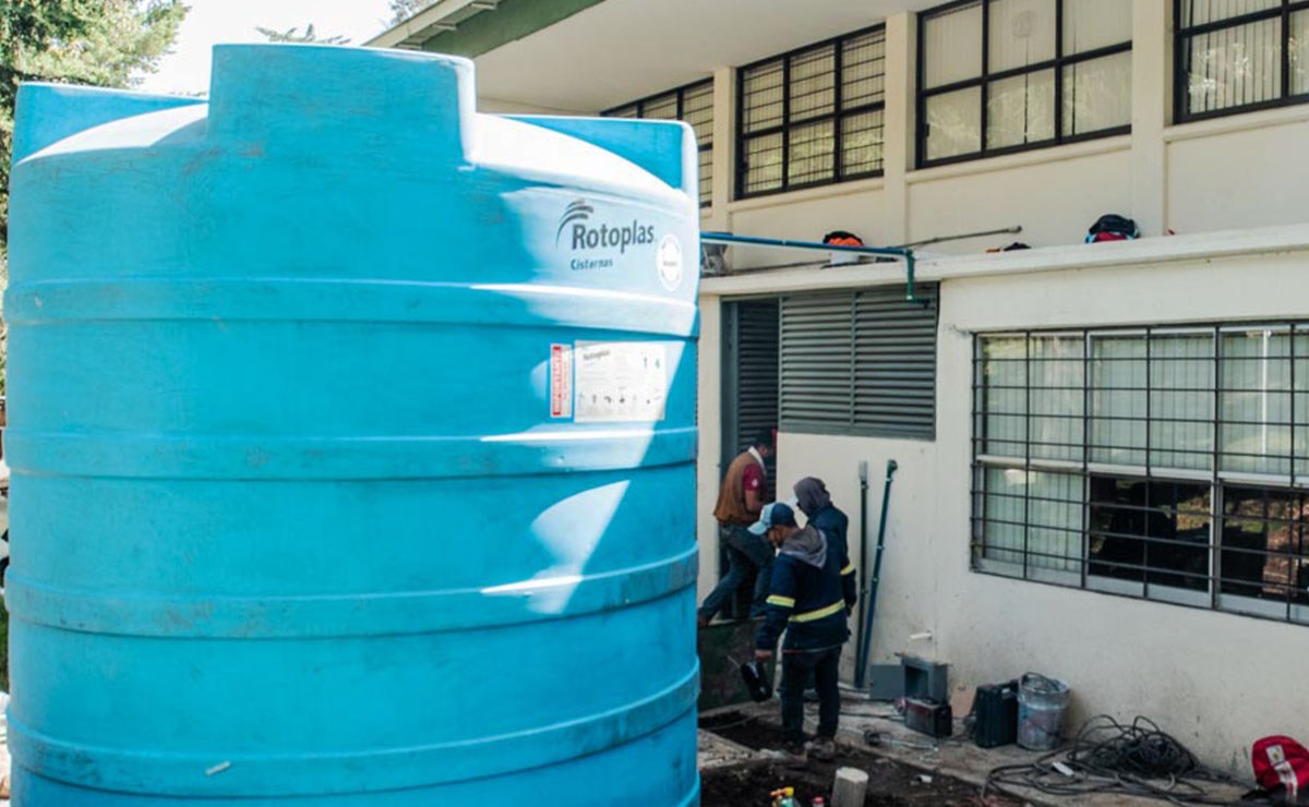 Rotoplas lleno de agua