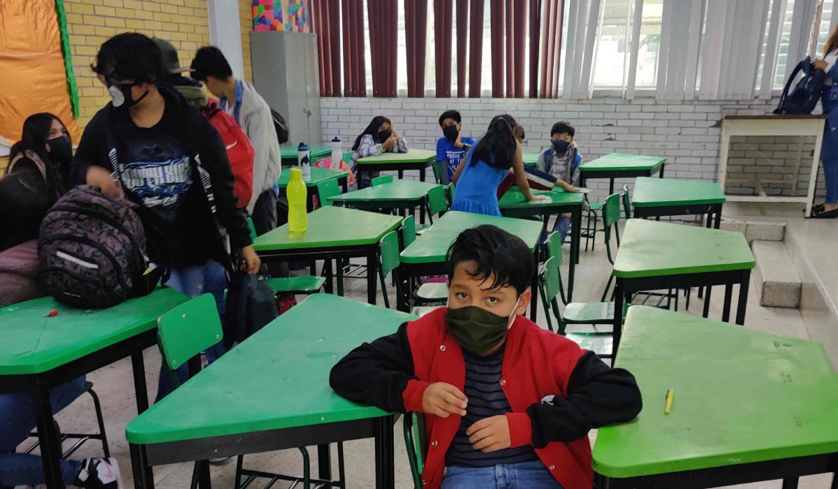 Alumnos en un salón de clases SEP 2023