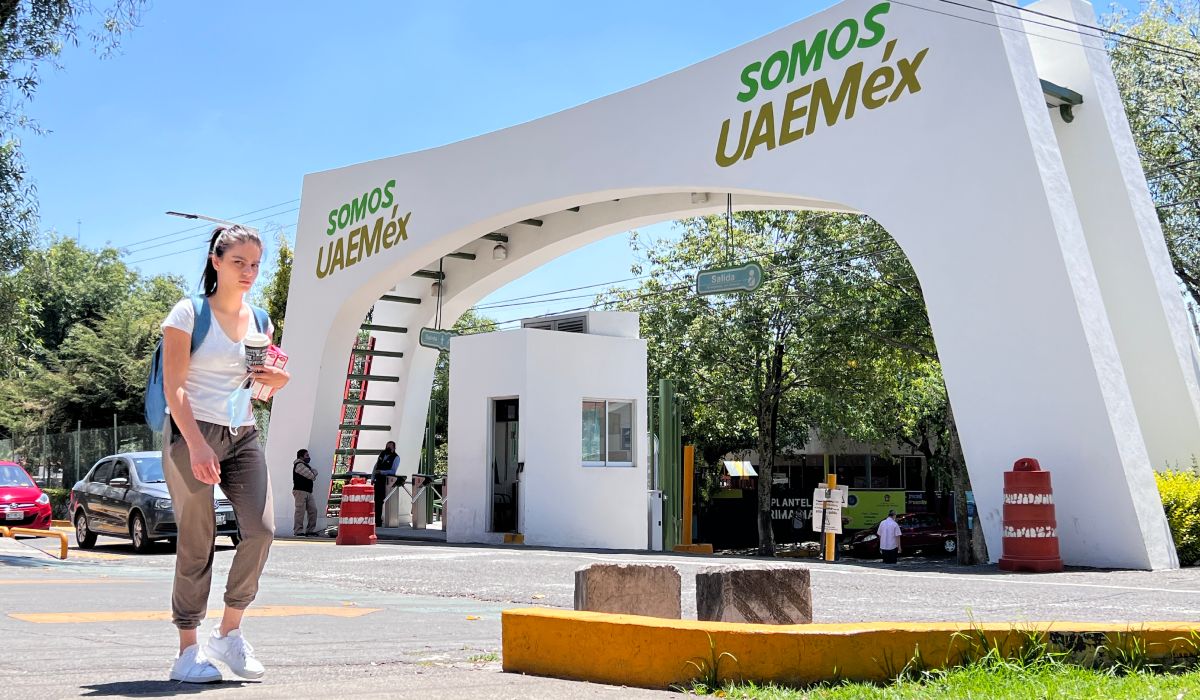 Alumna que realizará convocatoria UAEMéx 2023-2024