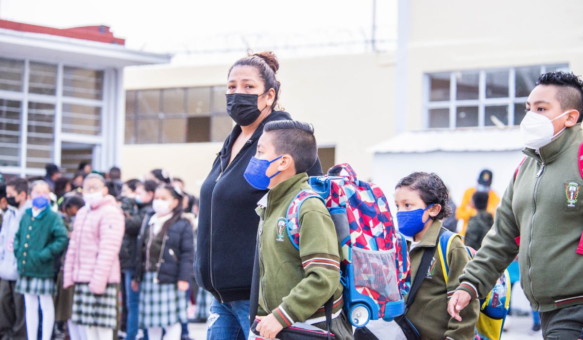 Alumnos de la SEP 2023 regresando a las aulas