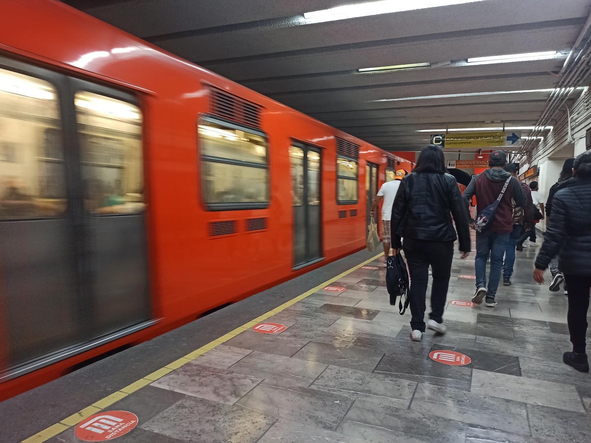 imagen del metro por la línea 7 del metro
