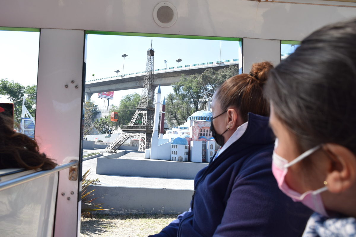 imagen de visitantes del parque tematico tlalnepantla
