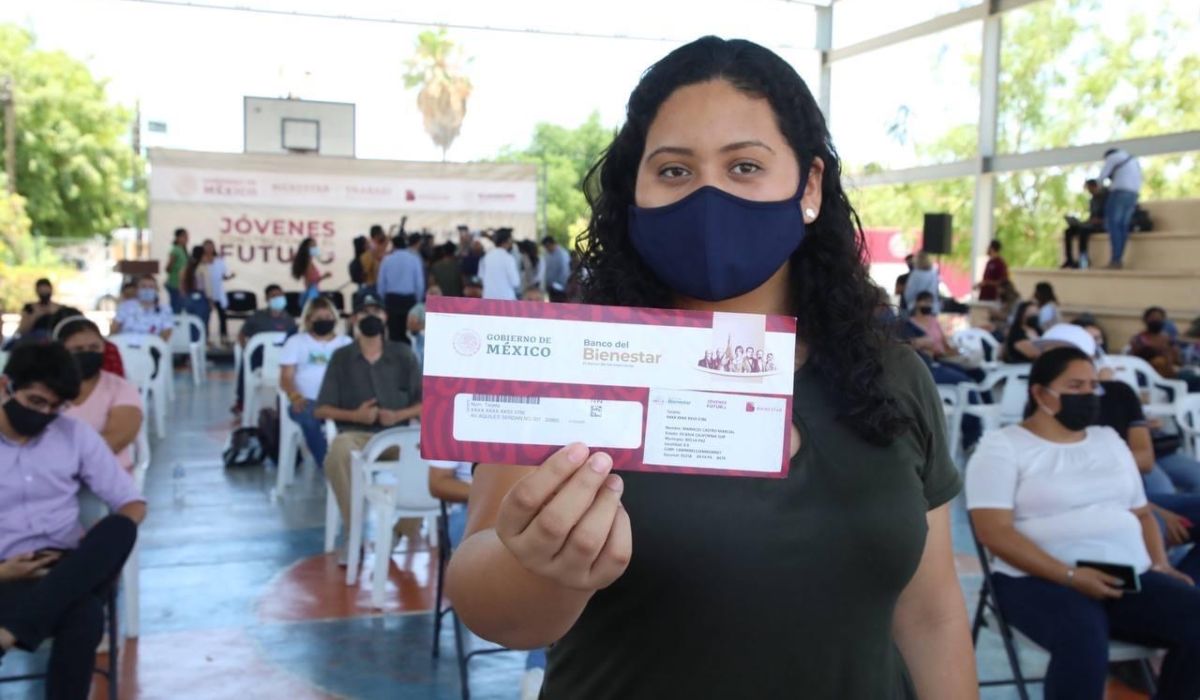 Entrega de tarjetas bienestar JCF