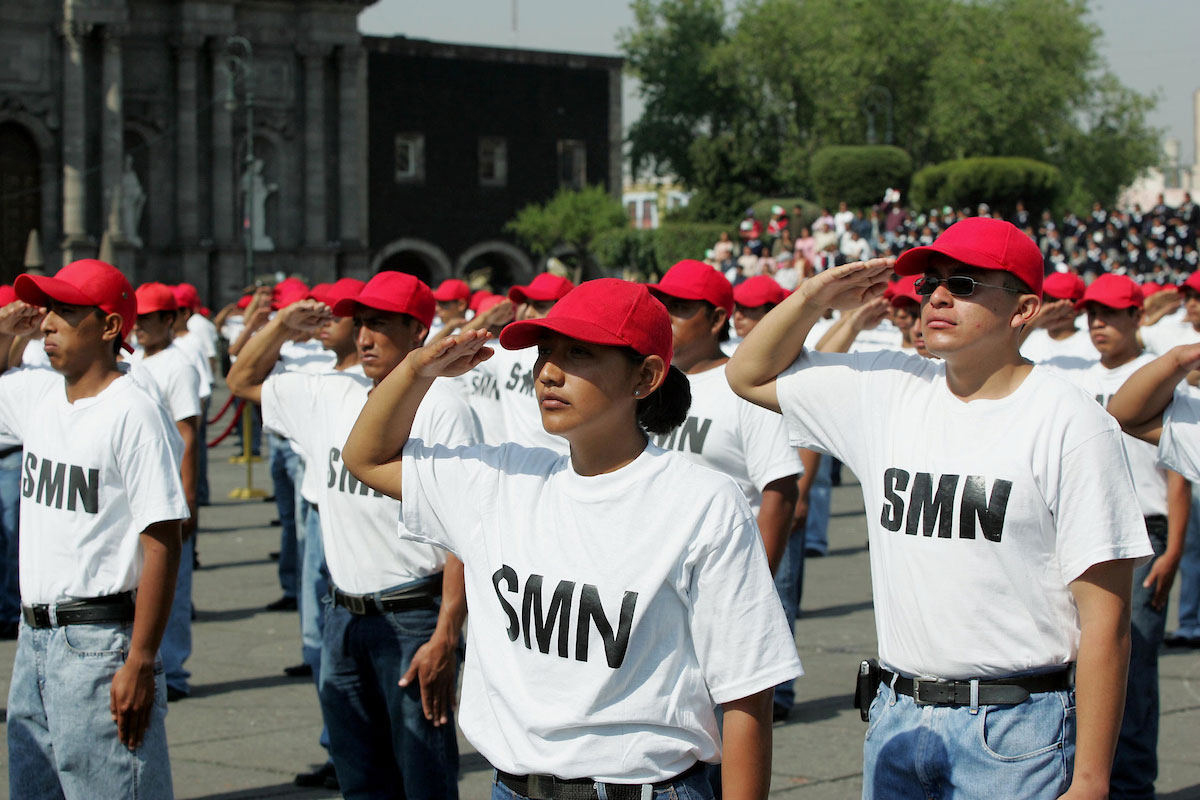 jóvenes realizan servicio militar para obtener su cartilla militar en 2023