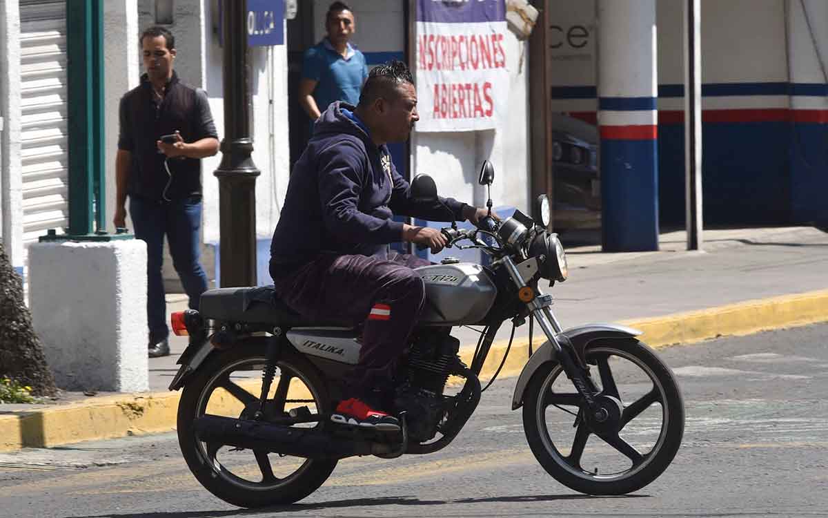 motociclista que amerita multa por manejar sin casco edomex 2023
