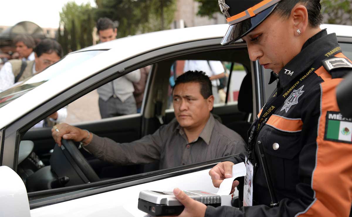 Costo de la multa por conducir sin licencia de conducir en Edomex
