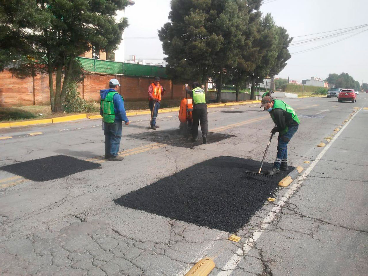 Inician trabajos de bacheo en la ciudad de Toluca