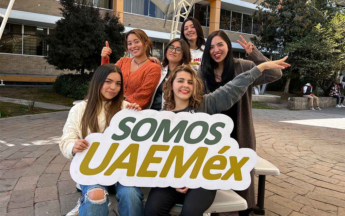 alumnas en clase uaemex 2023