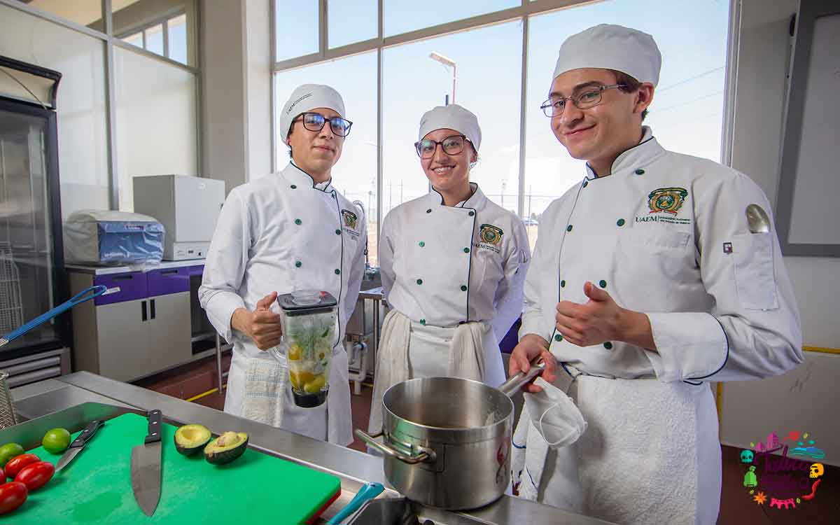 alumnos haciendo examen de admision uaemex 2023 gastronomia