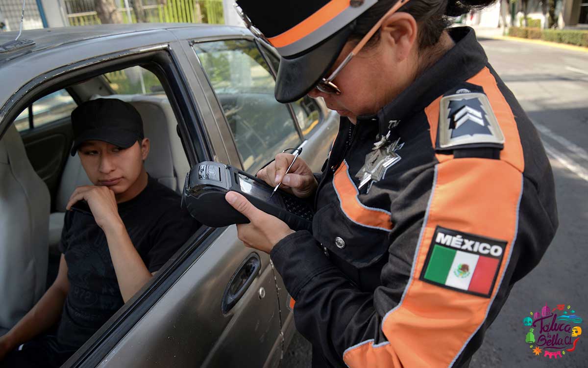 polivcia levantando multa de transito estado de mexico 2023