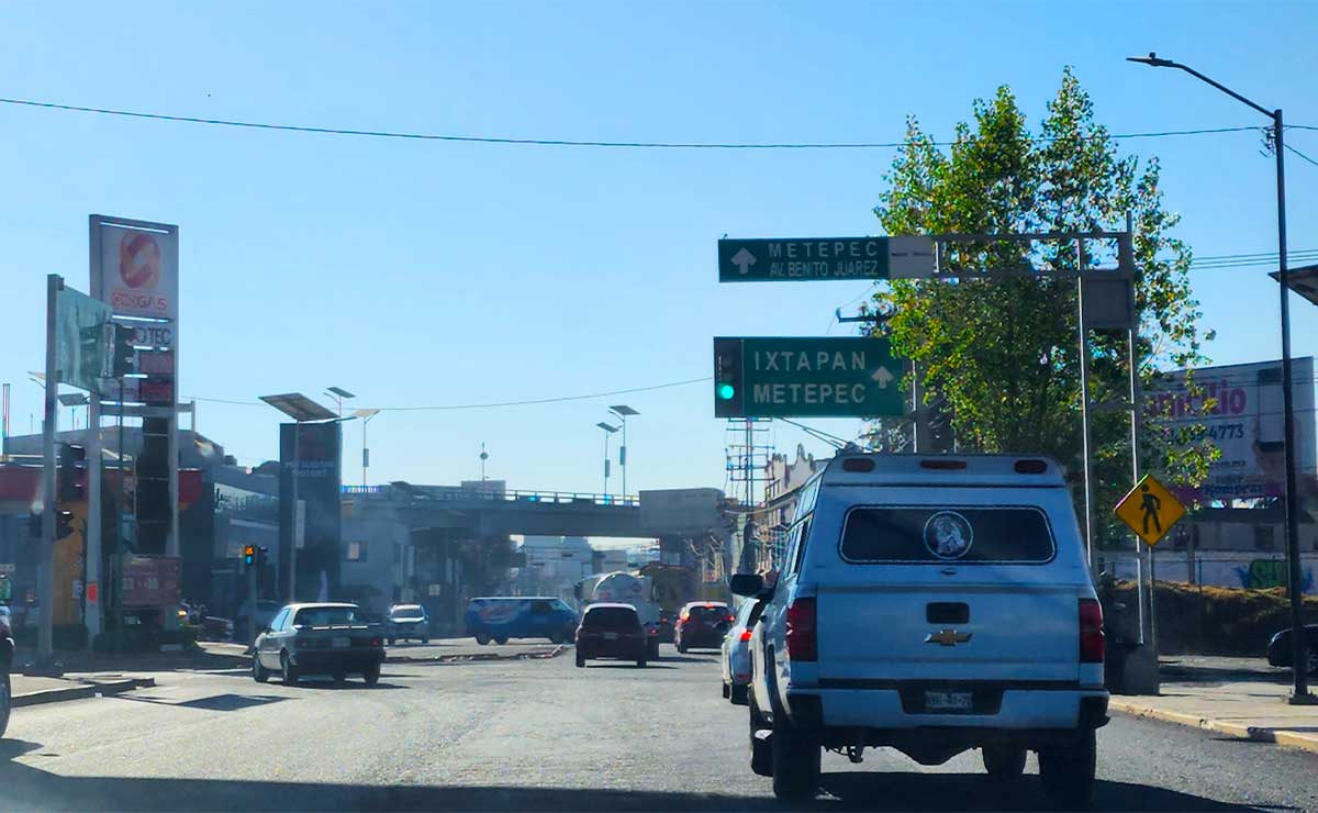 Autos en las calles de Toluca