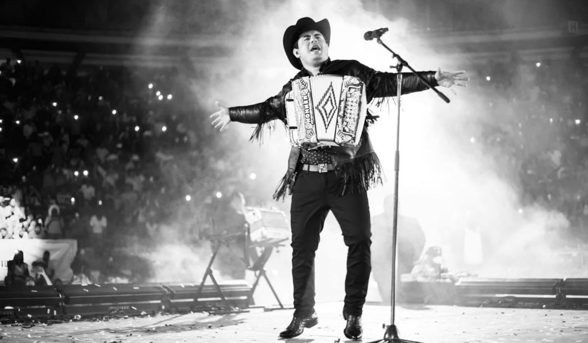 Presentación de Alfredo Olivas en el Palenque de Metepec 2023