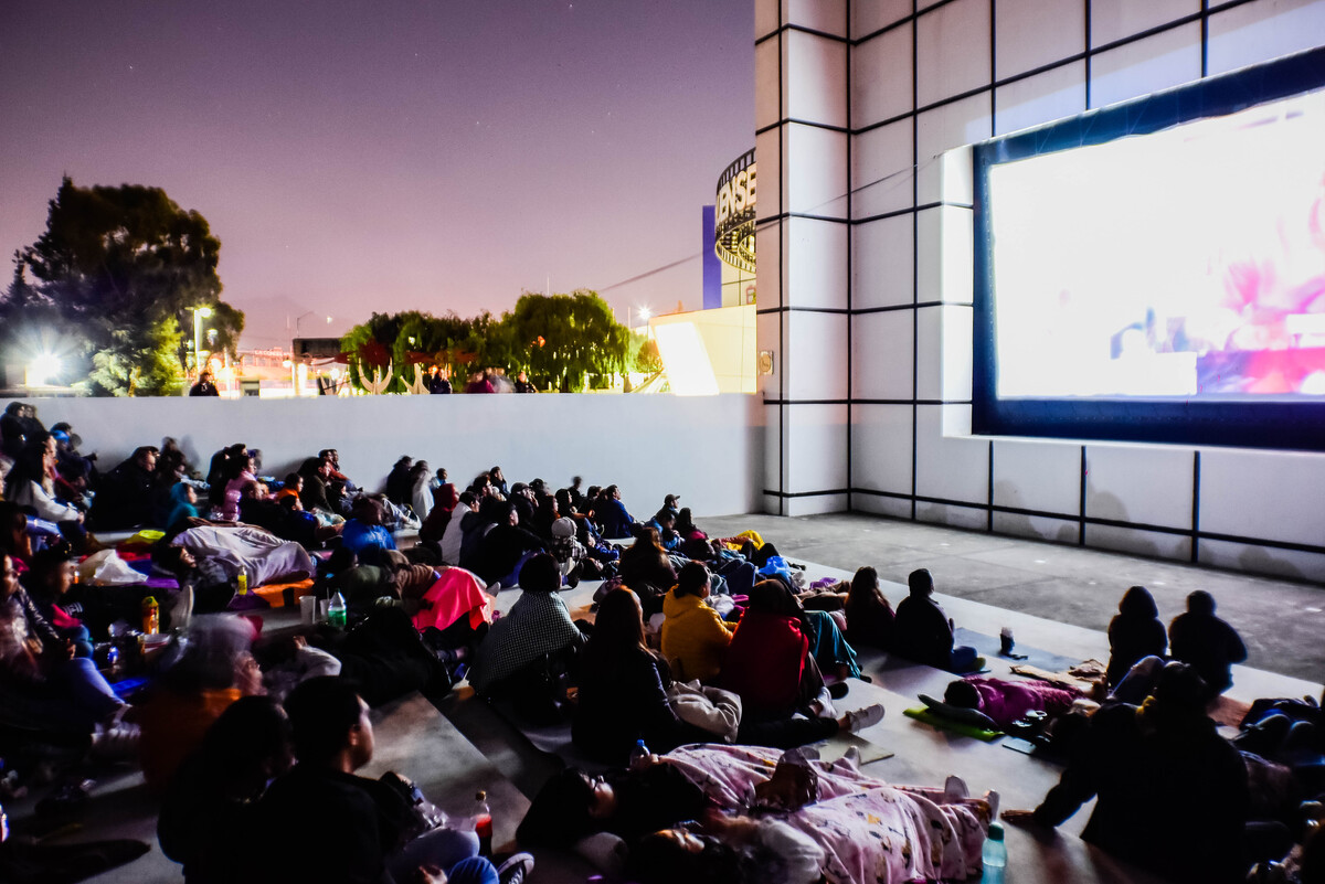 imagen de cineteca mexiquense haciendo actividades al aire libre