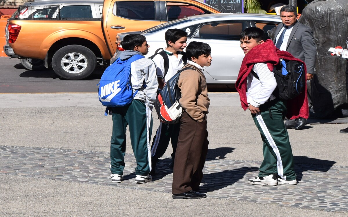 Imagen de estudiantes por calendario sep