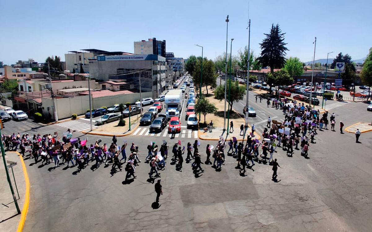 marcha feminista en touca por el dia de la mujer