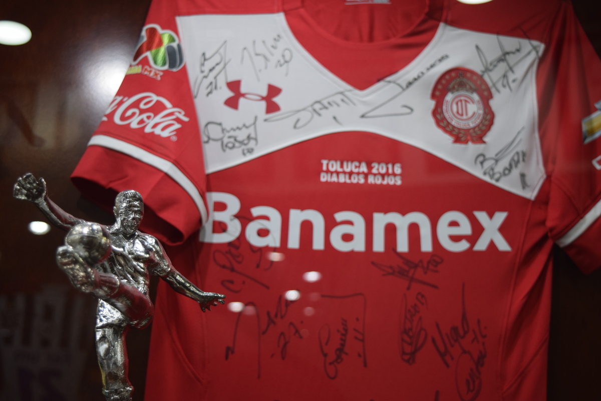 imagen de playera del toluca por la historia del club deportivo toluca