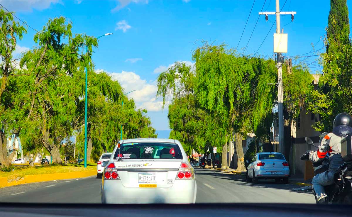 Carro y moto en Toluca
