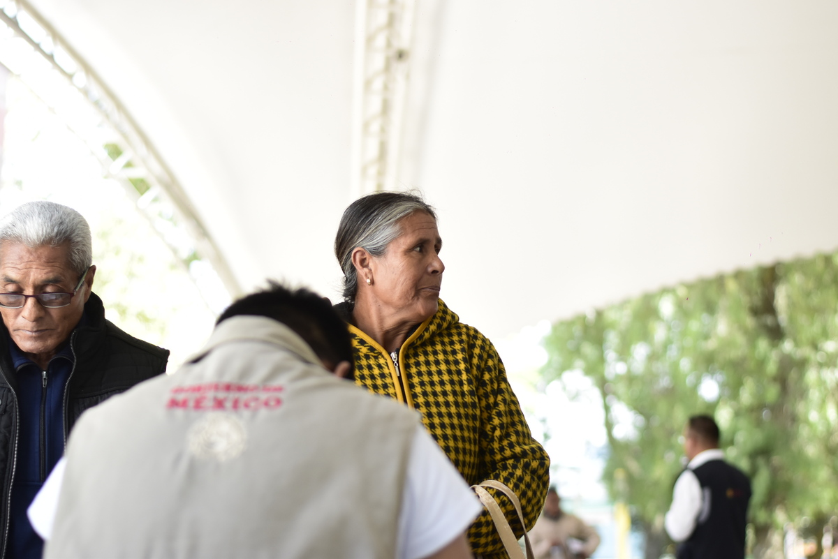 imagen de adultos mayores por tema de pension imss