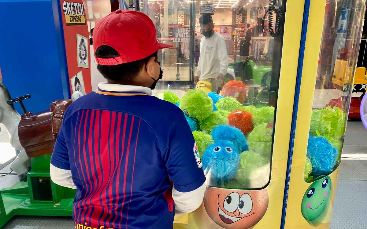 niño disfrutando mega puente escolar sep de cuatro dias de marzo