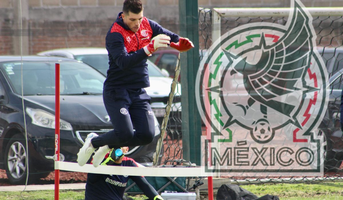 Entrenamiento de Tiago Volpi y escudo de la selección mexicana
