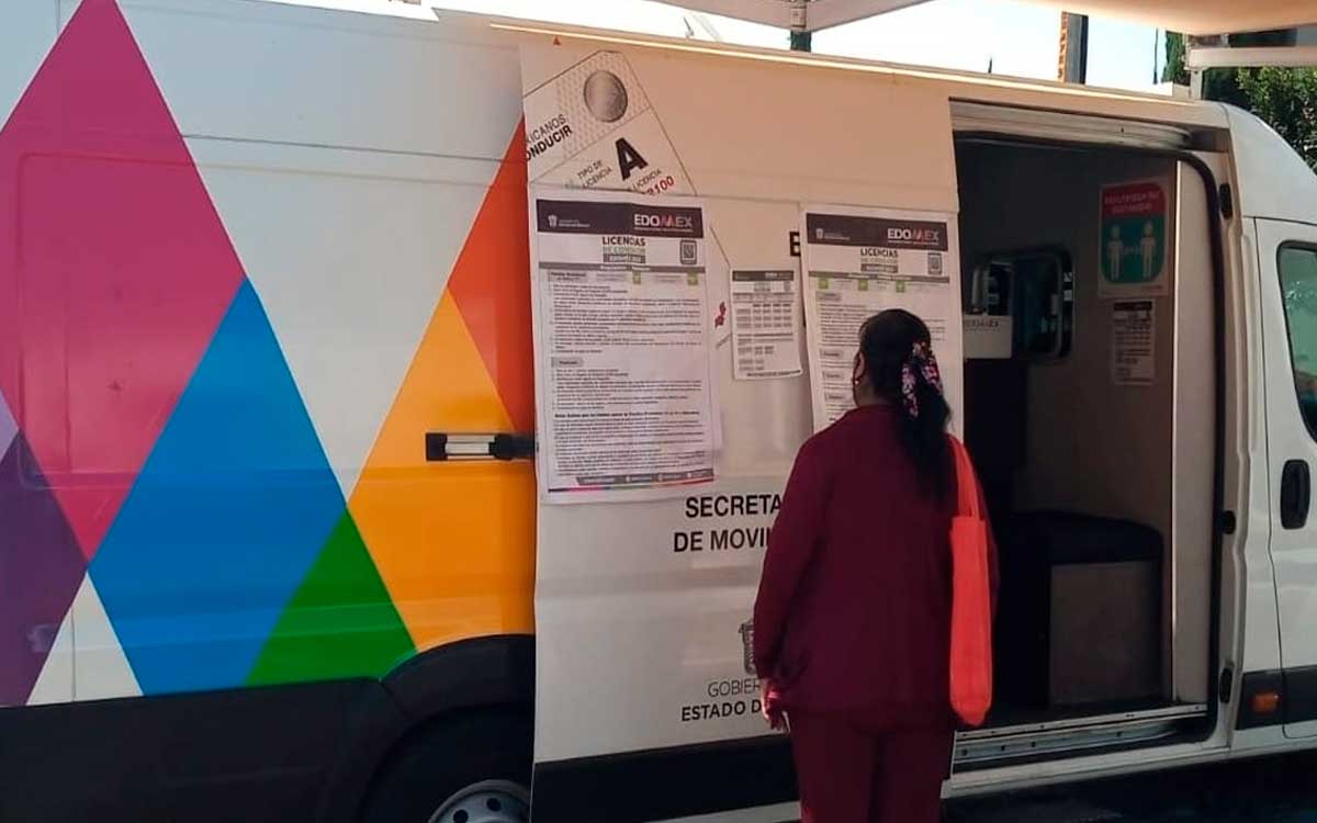 usuarios esperando turno en unidad movil licencia edomex 2023 del 27 al 31 de marzo de 2023