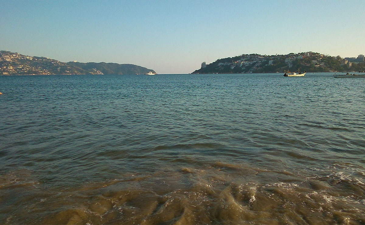 Playa contaminada en México