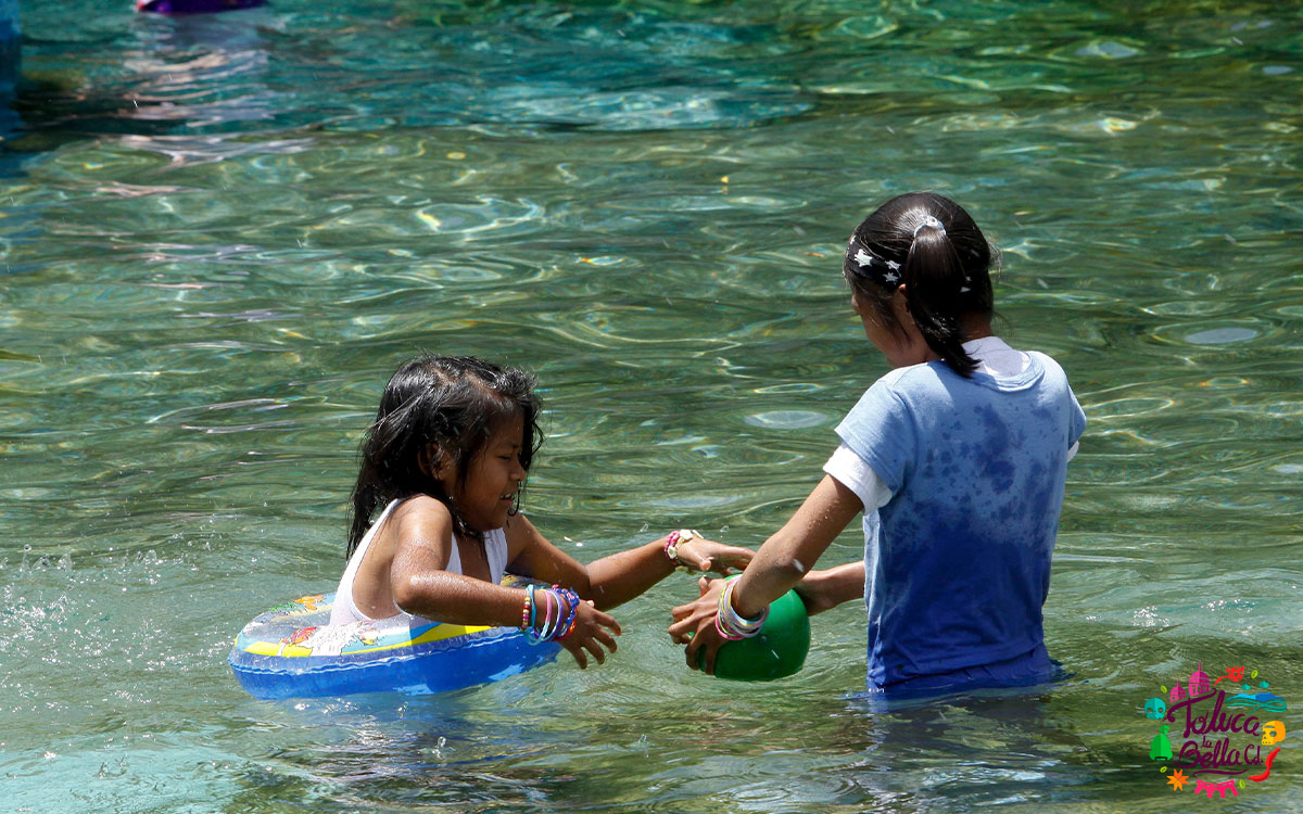 niñas divirtiendose en vacaciones de verano sep 2023
