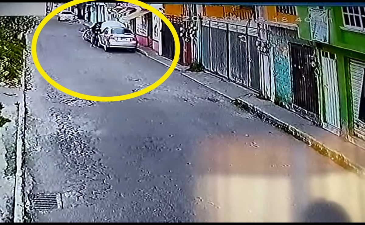 Así quitan las baterías de los autos en Toluca