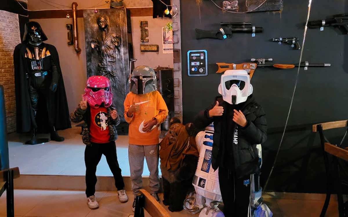 pequeños divirtiendose en cafeteria tematica dia del niño 2023 en toluca y metepec