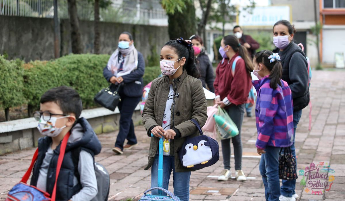Alumnos listos para iniciar su megapuente de 4 días de la SEP