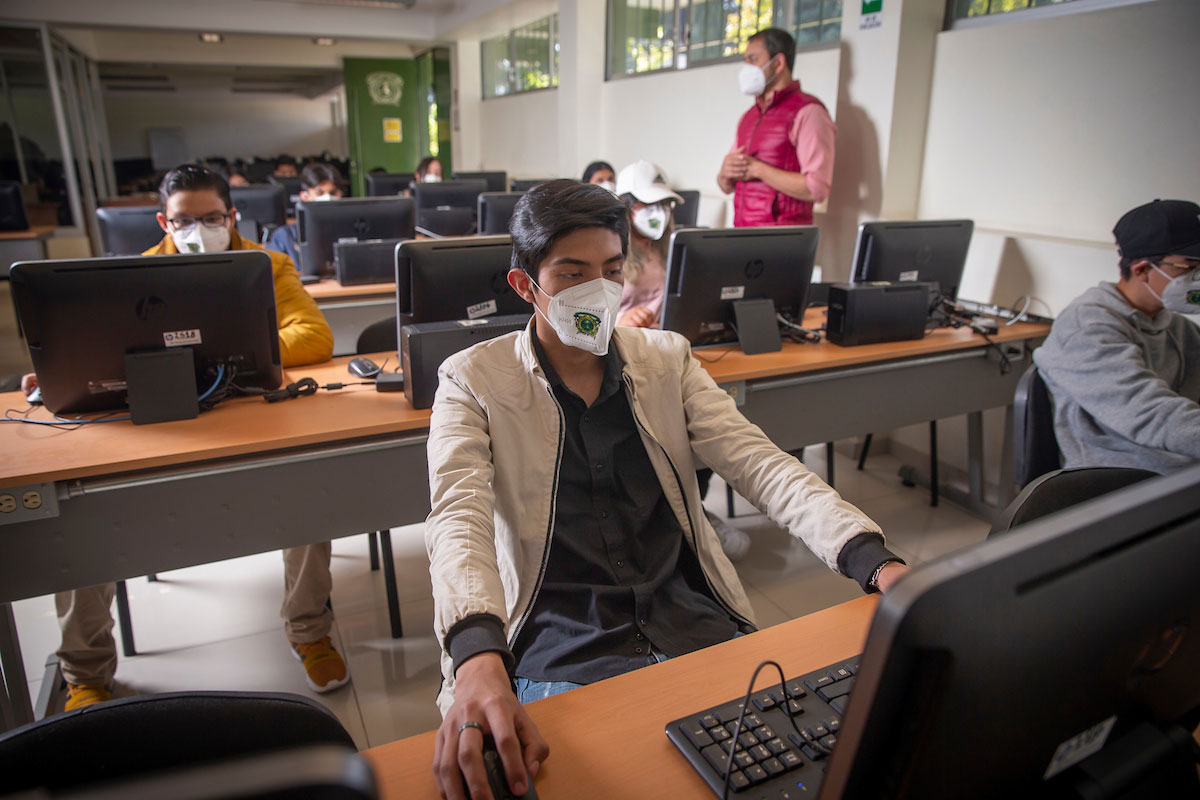 alumno se inscribe a uaemex idiomas en cilc 2023