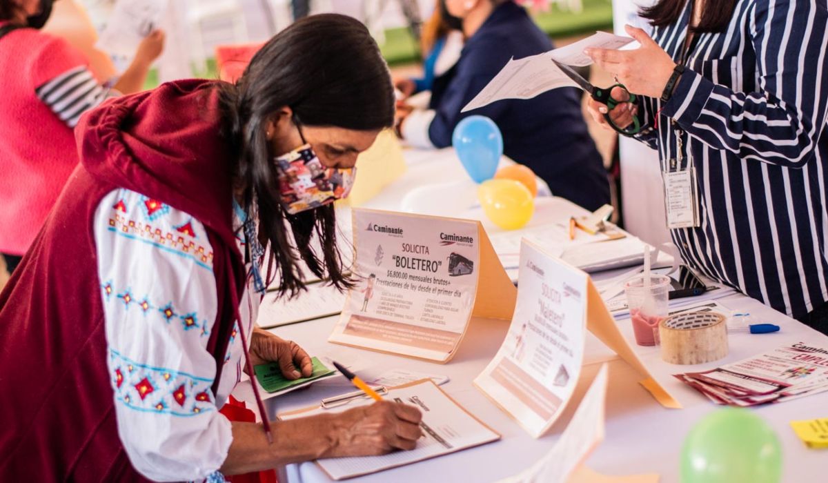 Personas solicitando empleos 2023