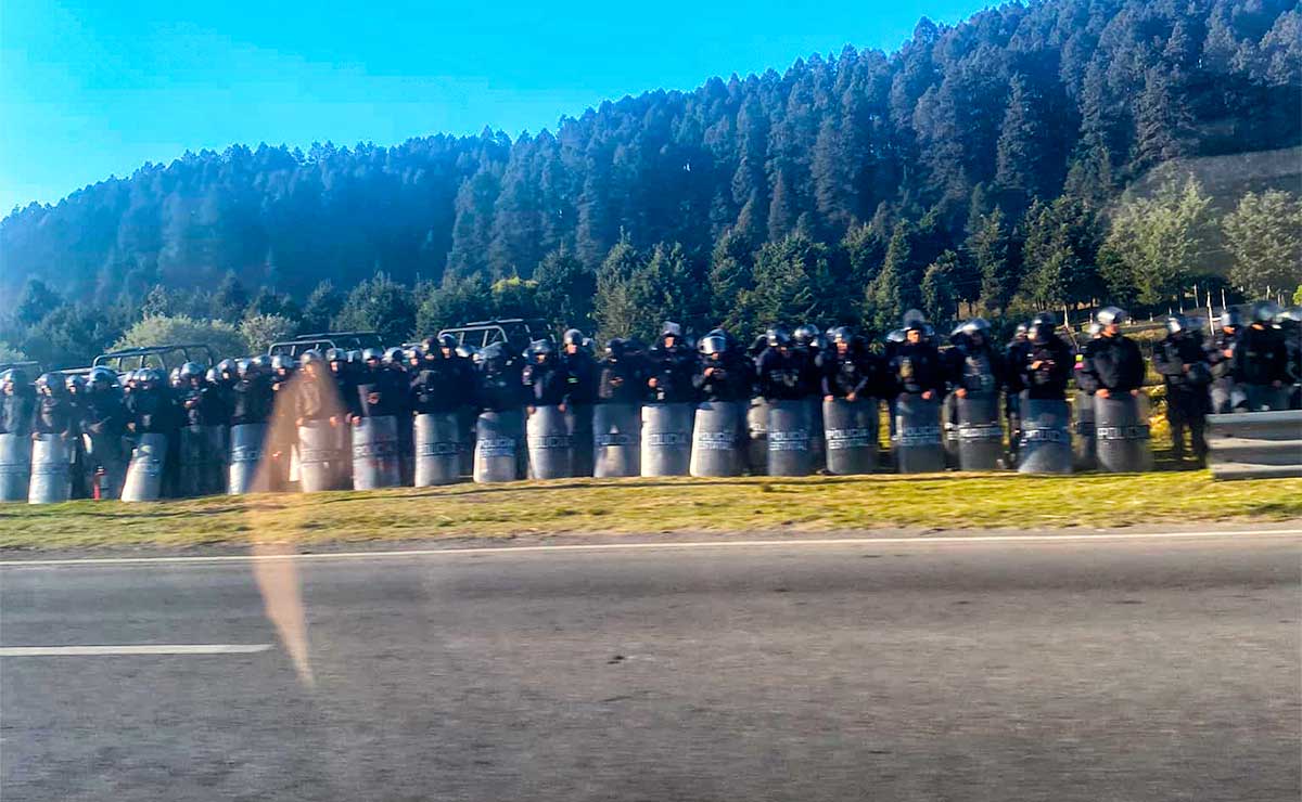 Granaderos en la México-Toluca