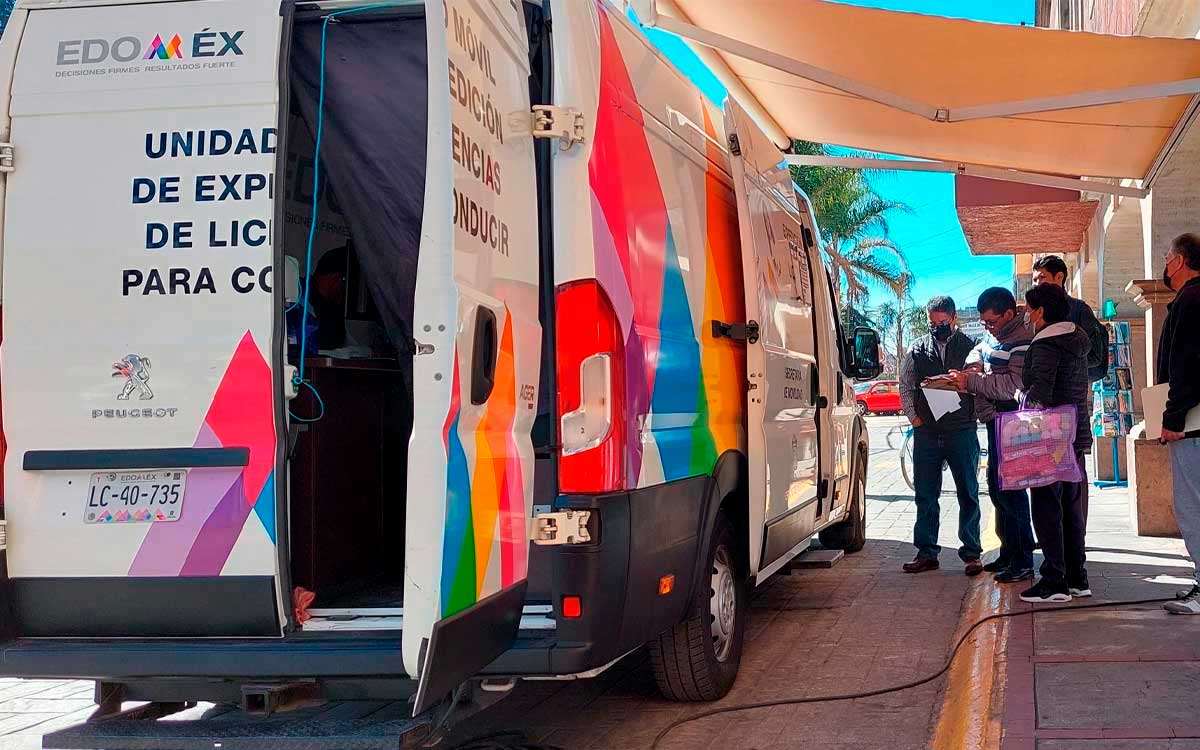 usuarios tramitando licencia en unidad movil de licencia de conducir edomex del 10 al 14 de abril 2023