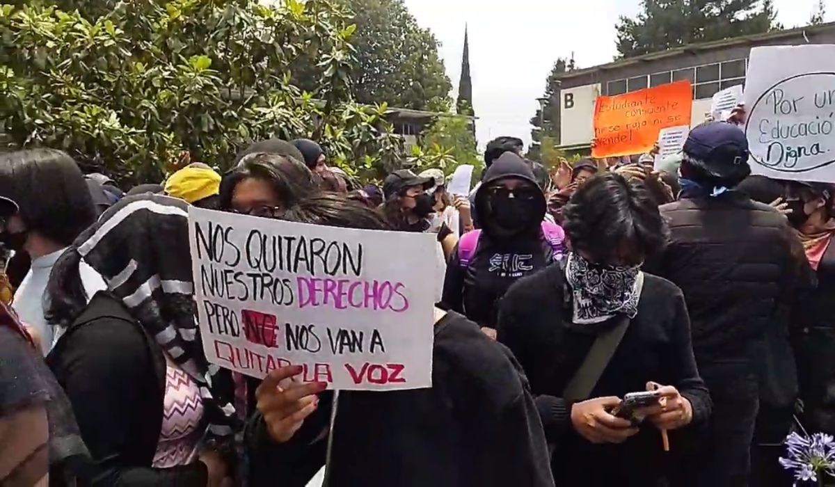 ¿Por qué se manifestaron los alumnos de prepa 2 de la UAEMéx?