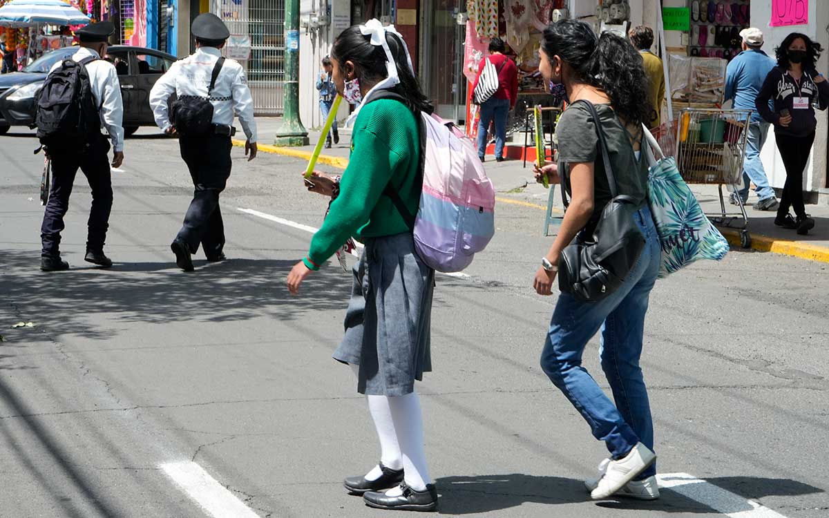 alumnos difrutando puente por el día del maestro en edomex