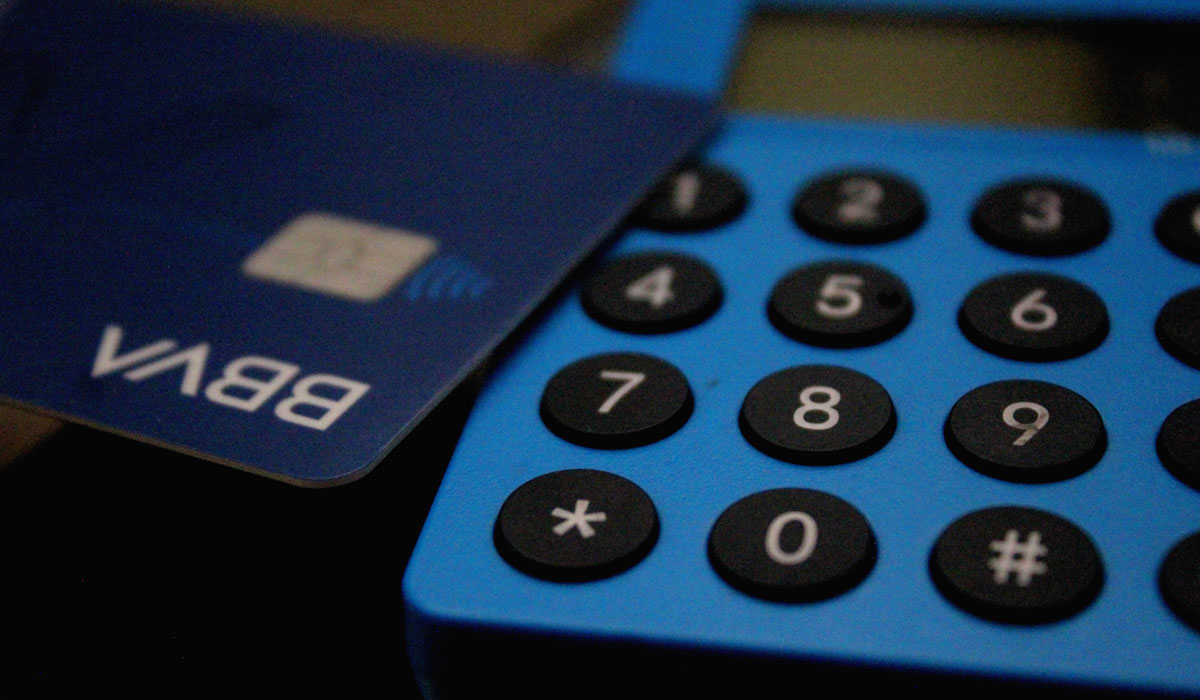 ¿Te cobraron una comisión por hacer un pago con tarjeta en algún establecimiento? ¿Crees que es injusto? Esta información te va a interesar.