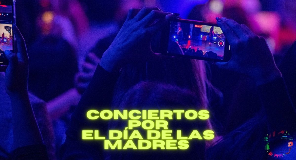 persona grabando en concierto del día de las madres
