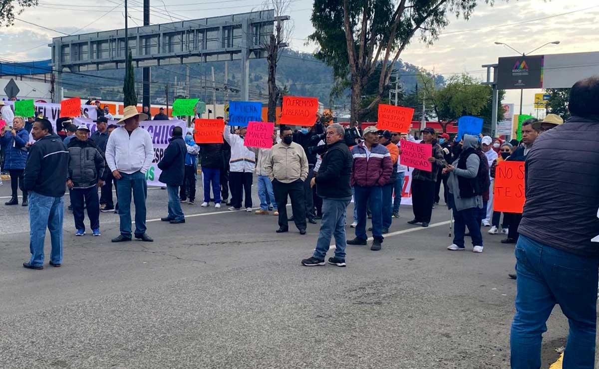 Personas manifestandose en Zinacantepec