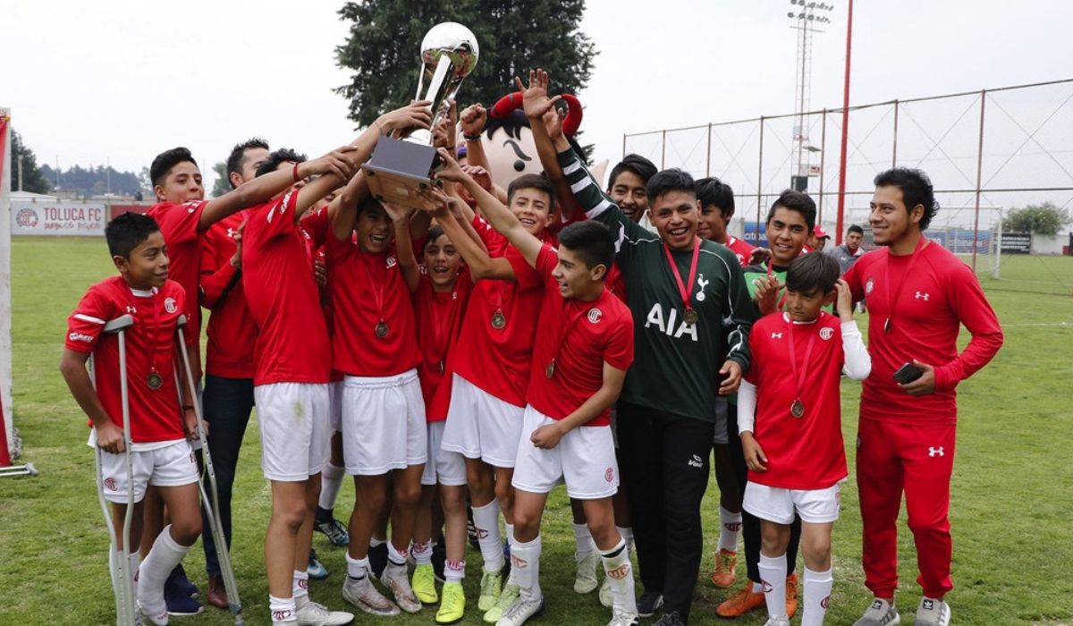 Niños en curso de verano 2023 Toluca FC